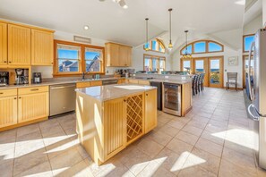 Surf or Sound Realty - 700 - Sand Dollars - Kitchen -3