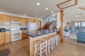 Charming breakfast bar with plenty of bar stools.