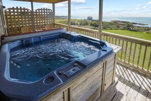 Surf-or-Sound-Realty-668-Windy-Hot-Tub-1