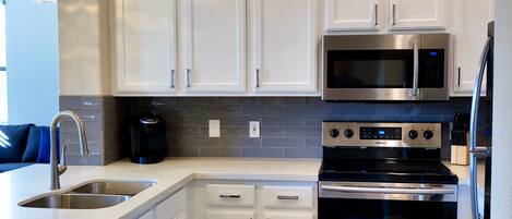 Light & bright kitchen with new SS appliances and quartz countertops