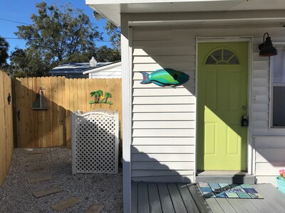 Key West Style Retreat- Located in Historical Downtown Area
Walkable to park 