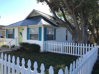 Key West Style Retreat- Located in Historical Downtown Area
Walkable to park 