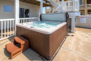 Surf-or-Sound-Realty-Summer-Solstice-230-Hot-Tub