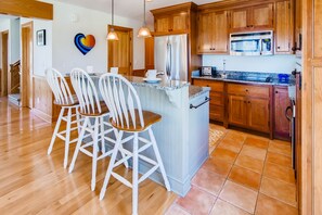 Surf-or-Sound-Realty-On-the-Waterfront-733-Kitchen
