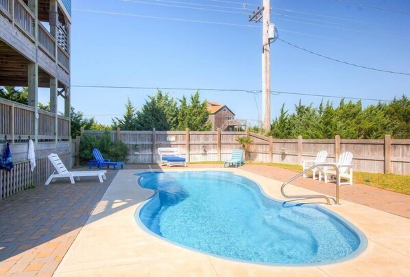 surf-or-sound-realty-jus-chillin-799-pool-2
