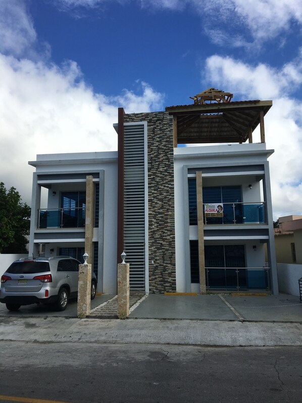 Arvelo 1 Apartments