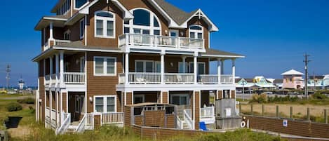 Surf-or-Sound-Realty-Hatteras-Hi'd-Away-682-Exterior