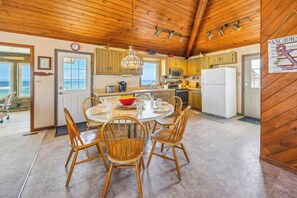 Surf or Sound Realty - 390 - Anchors Away - Dining Area -5