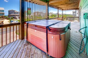 Surf-or-Sound-Realty-Above-the-Dunes-459-Hot-Tub