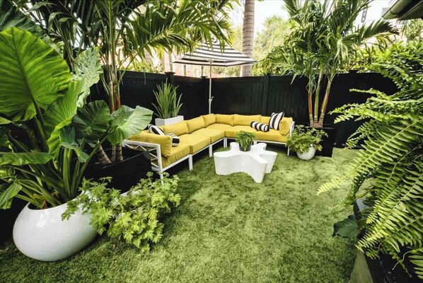 Outdoor living room 