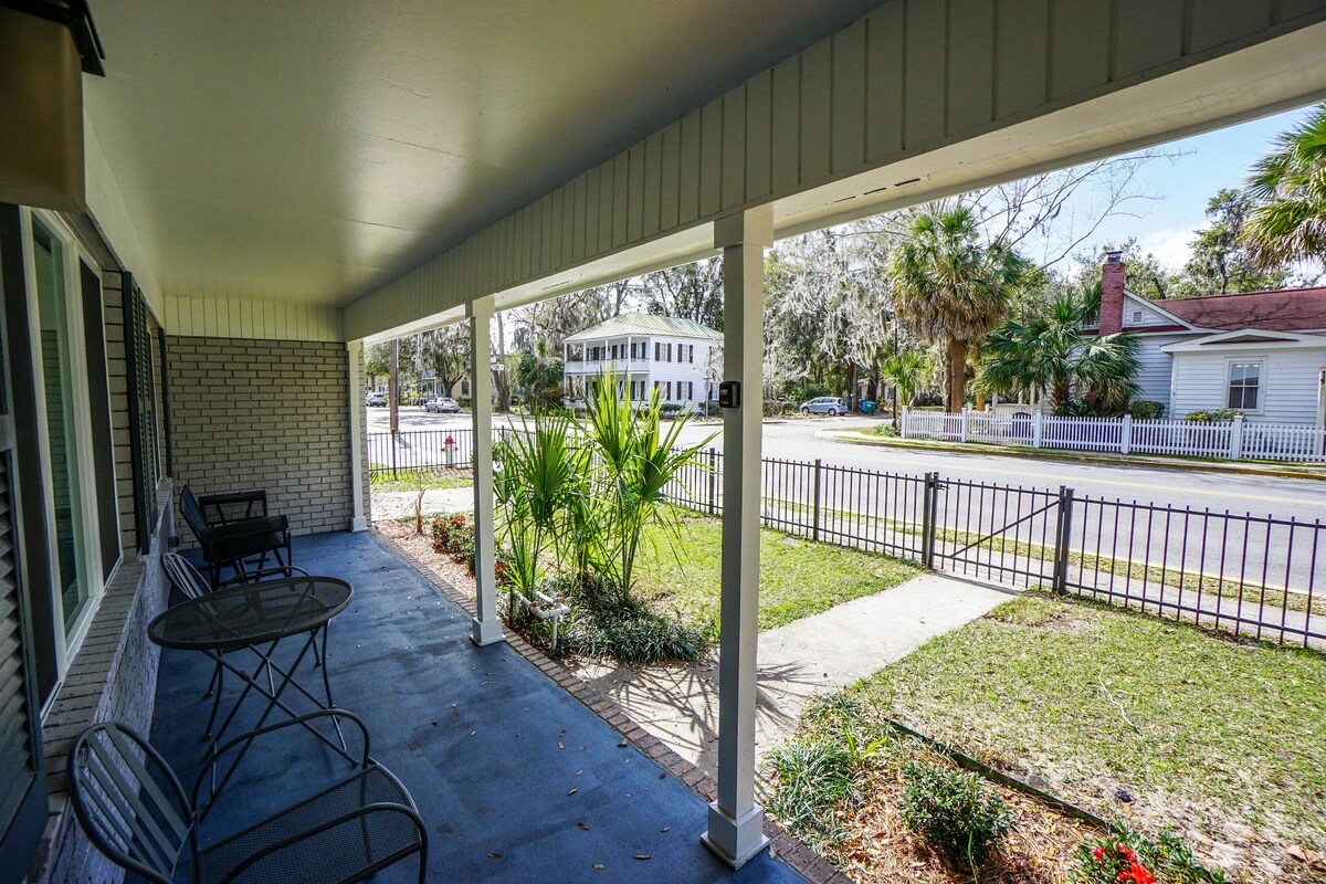 Beautiful, Modern Getaway in Historic Downtown Beaufort