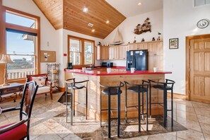 Surf-or-Sound-Realty-Hatteras-Seaduction-528-Kitchen