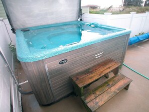 Surf-or-Sound-Realty-Casa-Del-Soul-676-Hot-Tub