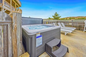 Surf or Sound Realty - 594 - Hatteras Escape - Hot Tub