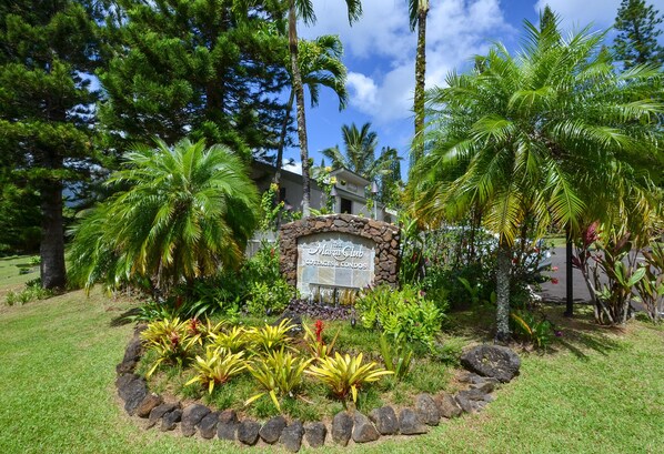 Makai Club Entrance