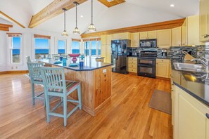 Surf or Sound Realty - 1 - Moonglade - Kitchen -4