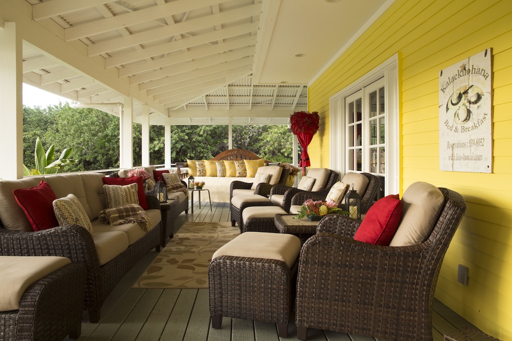 Lanai with sofas and cushions against a yellow wall