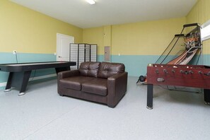 Spielezimmer
