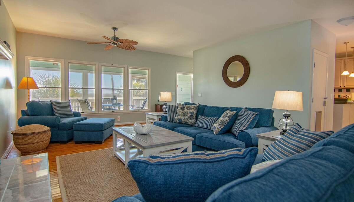 Breathtaking Views, Peaceful Setting with Golf Cart and Pet Friendly