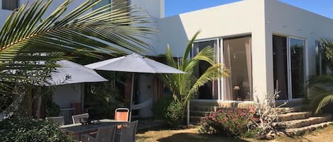 屋外ダイニングエリア