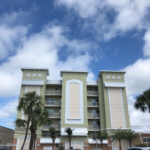 Front view of Sandpiper's Cove Condominuim