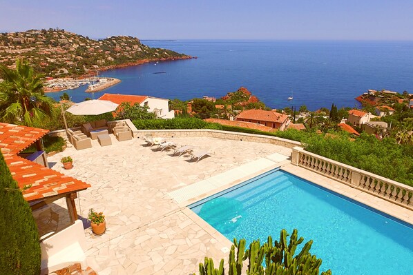 Pool area with beautiful panorama view of the Figueirette bay.