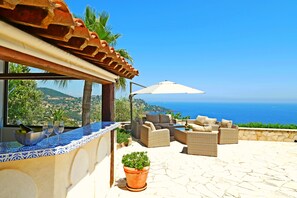 Pool bar with sink, gas hob, fridge with small freezer and an ice cube machine.