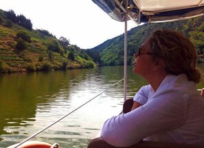 Paseo en catamarán por el Río Miño.