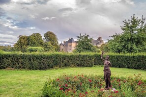 Blick vom Park aufs Schloss