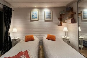 Alternative furnituring, one bed can be moved to the other bedroom.