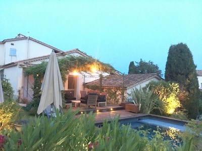 Belle Villa Mas Mireio, 4 chambres climatisées, piscine, jacuzzi et grand jardin