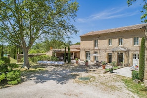 Location vacances LES TAILLADES mas à louer 14 personnes jardin