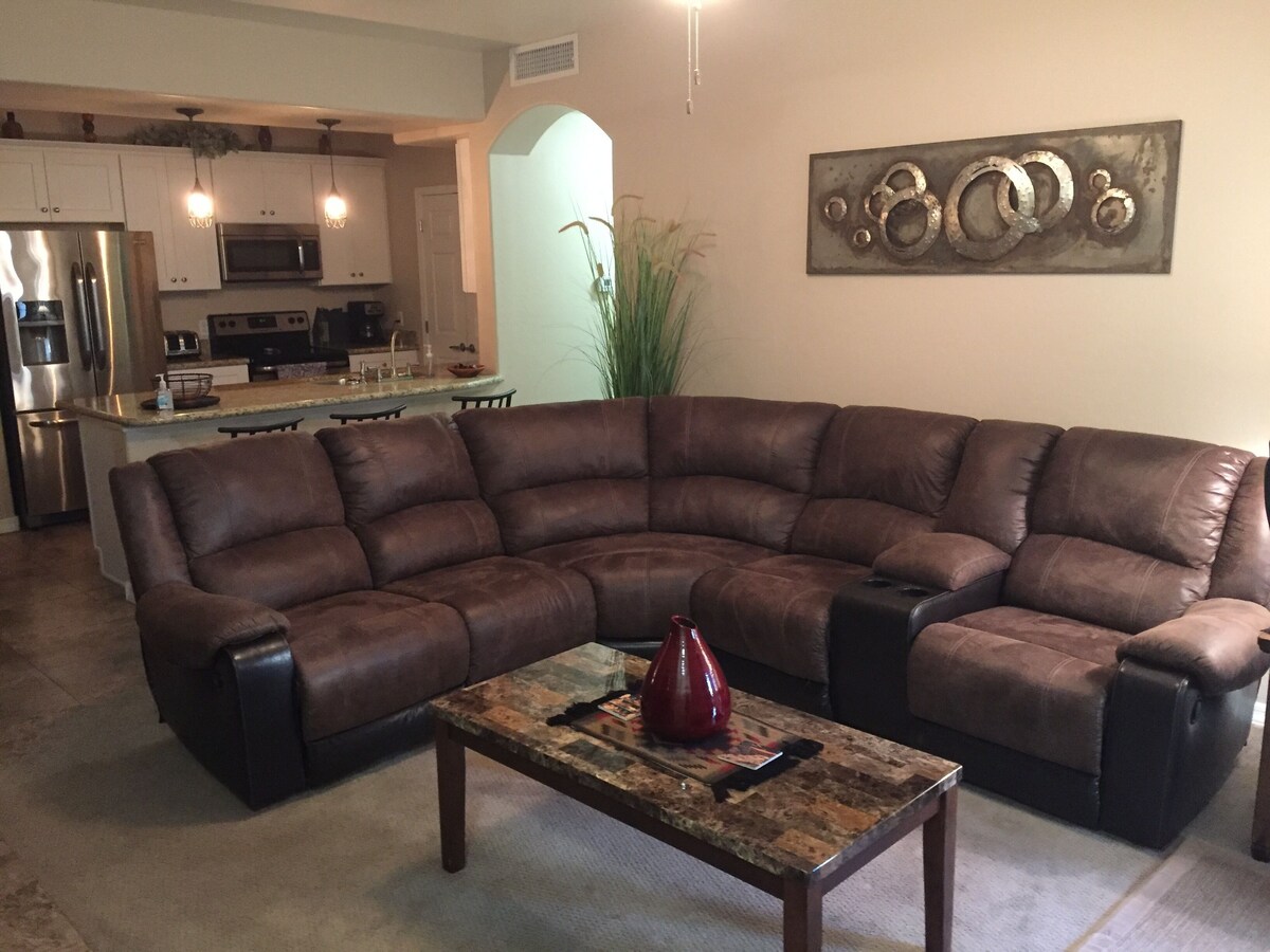 Beautiful 3-bedroom condo just steps from the pool and hot tub.