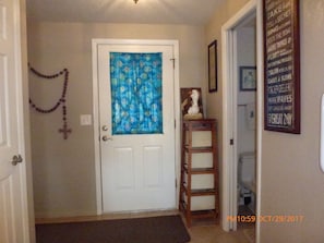 Font Door/Foyer, "1/2-bath" on right