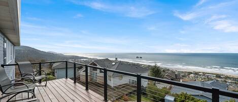 Enjoy the views of Rockaway Beach and Twin Rocks from this large home!