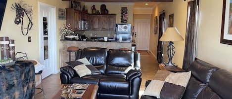 2 leather recliners, cable TV, extra chairs and stools