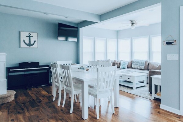 Dining Area | Open Concept | Living Area | Seating for 8 | Digital Piano | LoveSac Couch | Roku TV | Live Cable TV Subscription