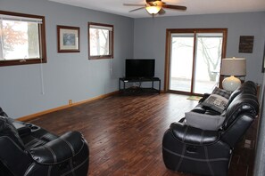 living room w/lake view