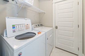 Full Sized Washer/Dryer