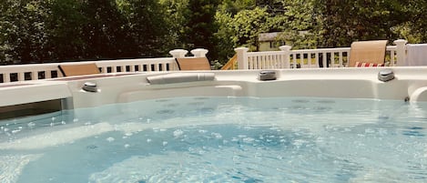 Large Hot tub with amazing views!