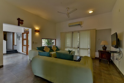 Peace & Luxury 3 Bhk Villa with Pool near Candolim Beach