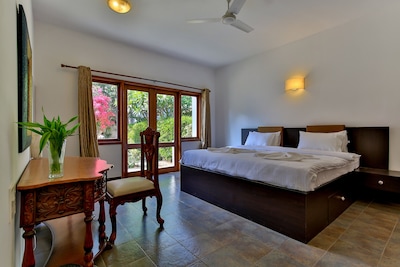 Peace & Luxury 3 Bhk Villa with Pool near Candolim Beach