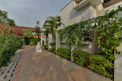 Peace & Luxury 3 Bhk Villa with Pool near Candolim Beach