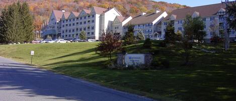 Wyndham Bentley Brook building view