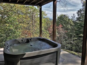 Hot tub on the back lower deck