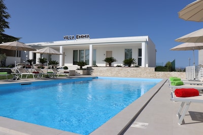 Villa Emma, piscina privata, 6 camere da letto, vicino al mare, per 16 persone