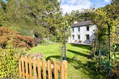 Logwood House, Flussufer in der Hitze des Lake District