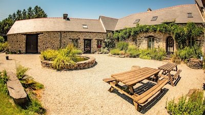 Charming 17th century cottage with heated pool & disabled access Sleeps 8