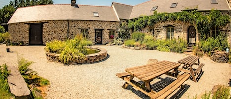 Front courtyard. 