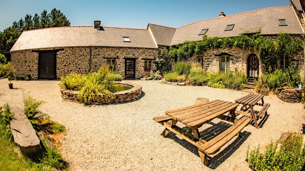 Front courtyard. 
